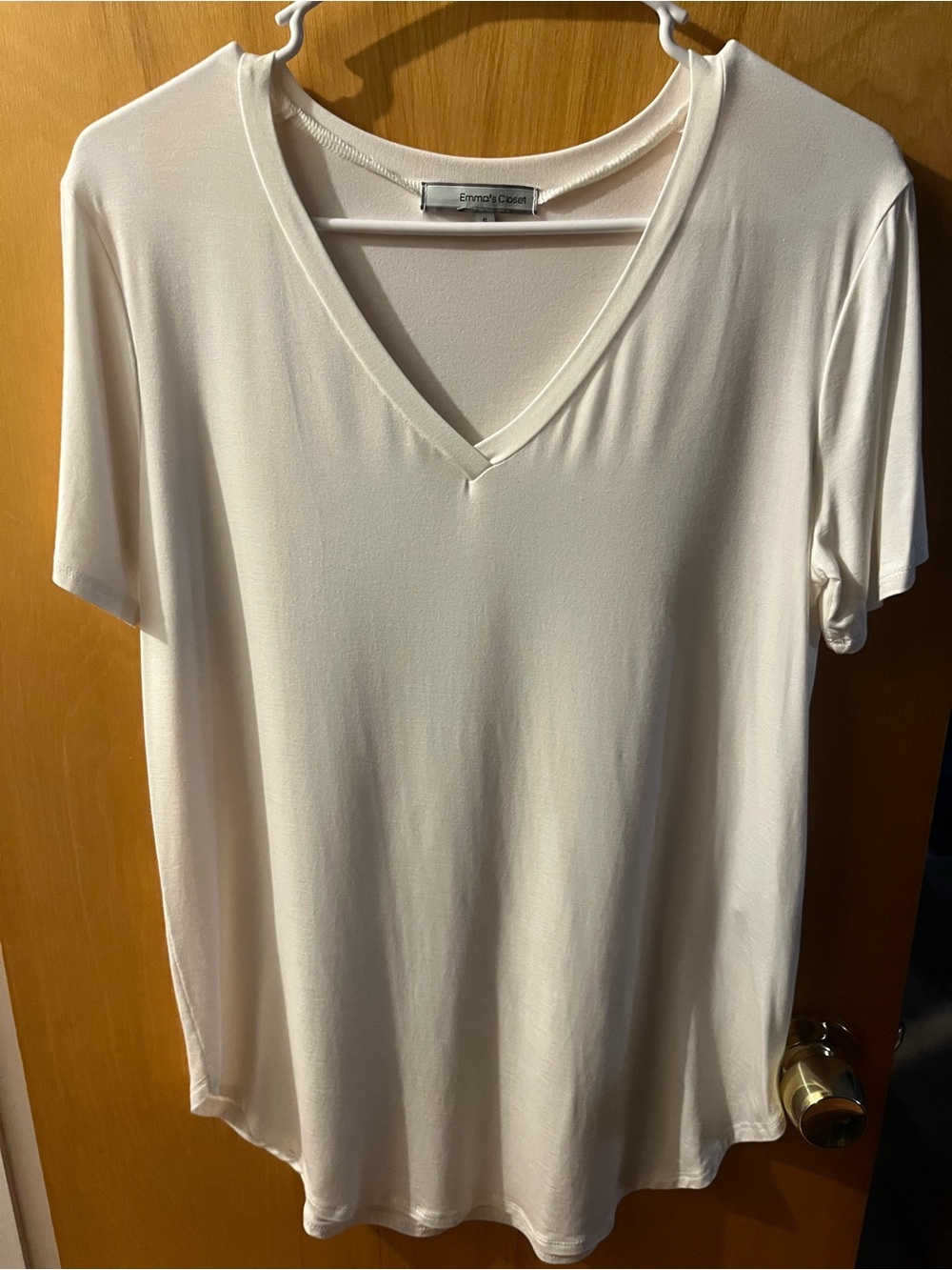 Emma's Closet Women's V-Neck Short Sleeve Tee in Ivory Small